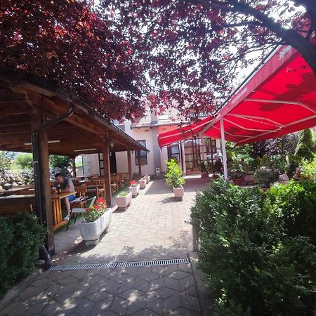 Lukavica Pansion Kamin B&B 외부 사진