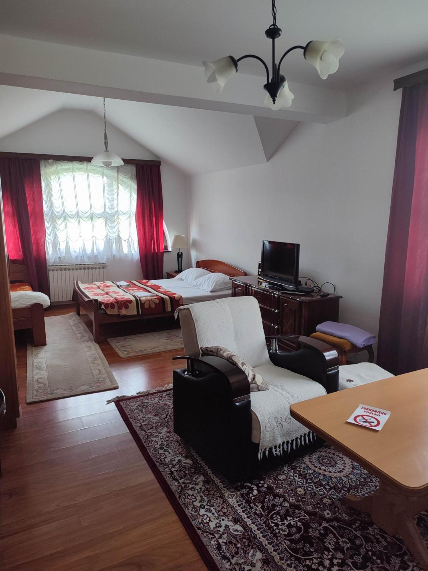 Lukavica Pansion Kamin B&B 외부 사진