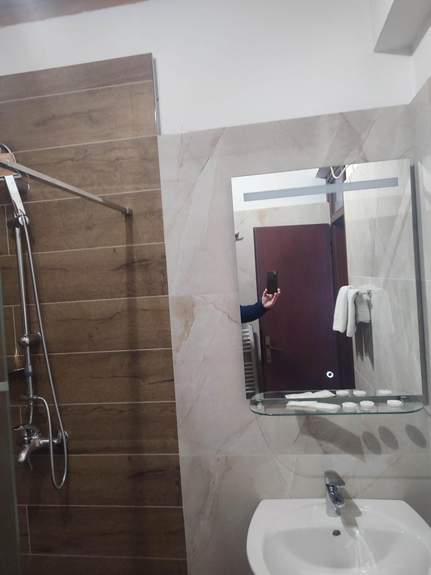 Lukavica Pansion Kamin B&B 외부 사진
