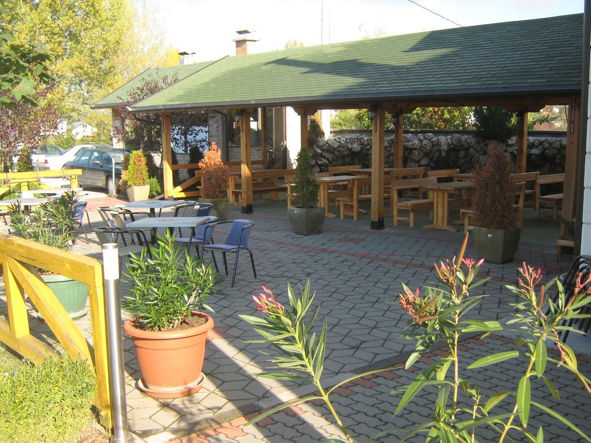 Lukavica Pansion Kamin B&B 외부 사진